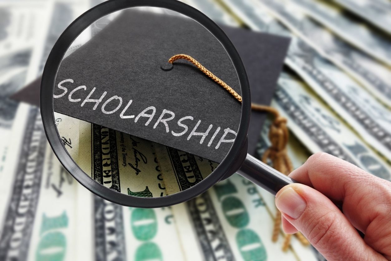 What You Need To Know About Combining Athletic and Academic Scholarships - captainu college sports recruiting blog article